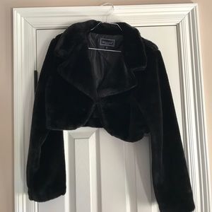 Faux fur cropped jacket